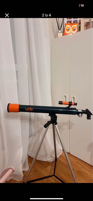 Телескоп Рефракторен телескоп. Диаметър на лещата на обектива: 50 mm.