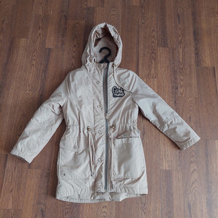 Продам комбинезон и куртки на девочку  от 5 до 10 лет