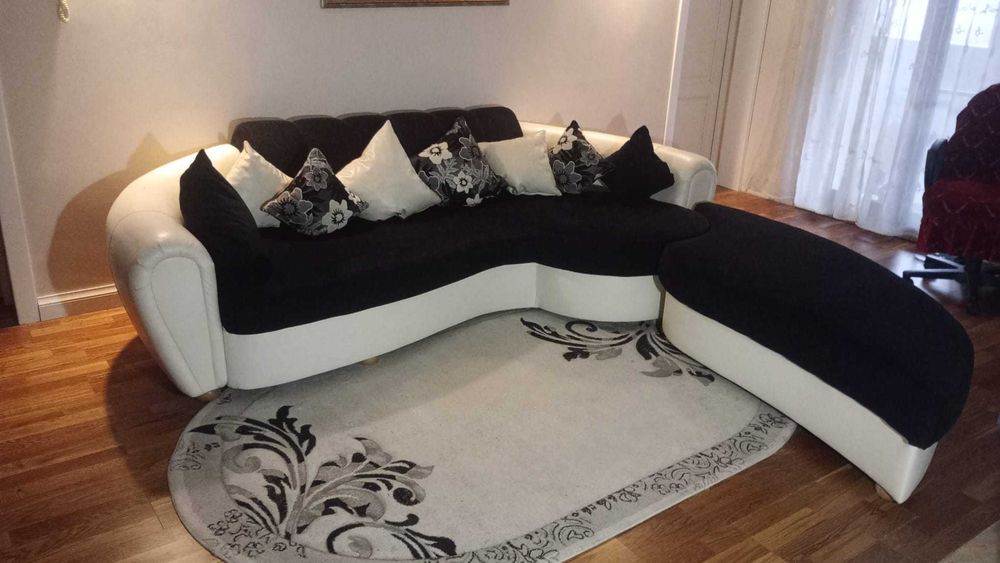 Vând canapea colțar tip pat bonus covor