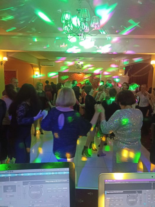 DJ licentiat+solistă#nunta#botez#majorat#fum greu#dansul mirilor Sibiu