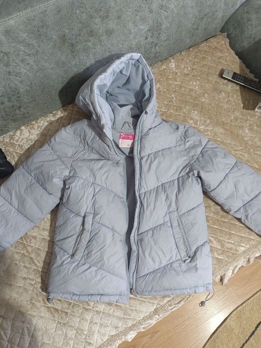 Продам зимнию куртку на девочку