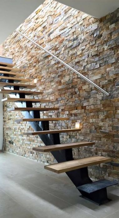 Scari interioare cu trpete de lemn