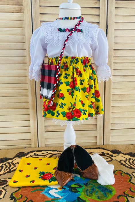 Costum popular pentru fete