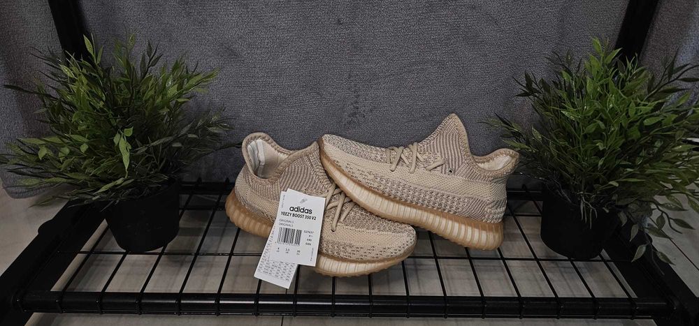 Adidasi Yeezy crem vara