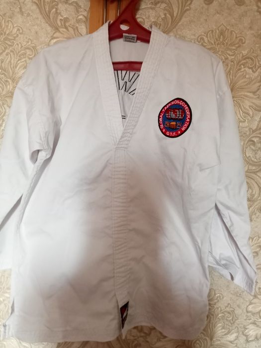 Таэквондо одежда 12 лет,мальчику срочно!!!