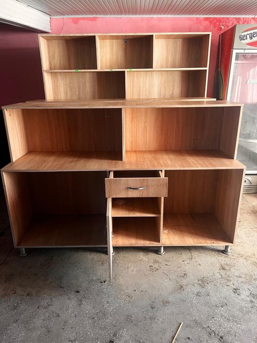 Vand Tejghea pentru bar si rafturi