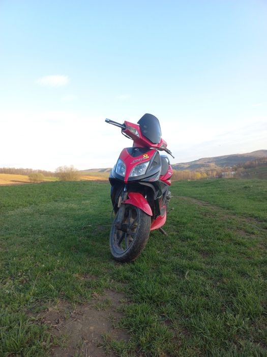 Vând  scuter kymco