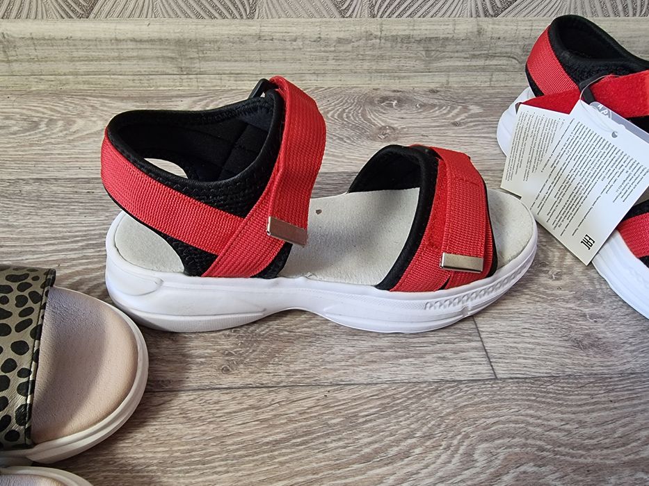 Новые сандалии 35-36 размер