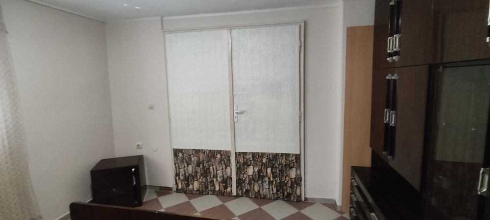 Дава се под наем Етаж от къща в Варна, Цветен квартал - 45 кв.м за 348.84 € - Снимка #4