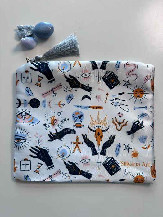 Специален несесер със символика за гримове, аксесоари