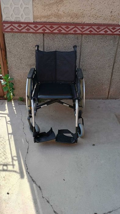 vand scaun cu wc toaleta si scaun cu rotile pentru persoane cu dizabilitati 350 lei neg