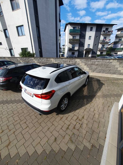 BMW X1 xDrive20i 2017 – 136.000 km – HUD, pano, ACC, cârlig – 17.750 €