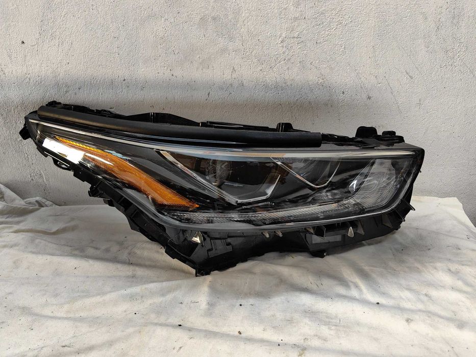 Оригинален фар Тойота  Toyota Highlander Led