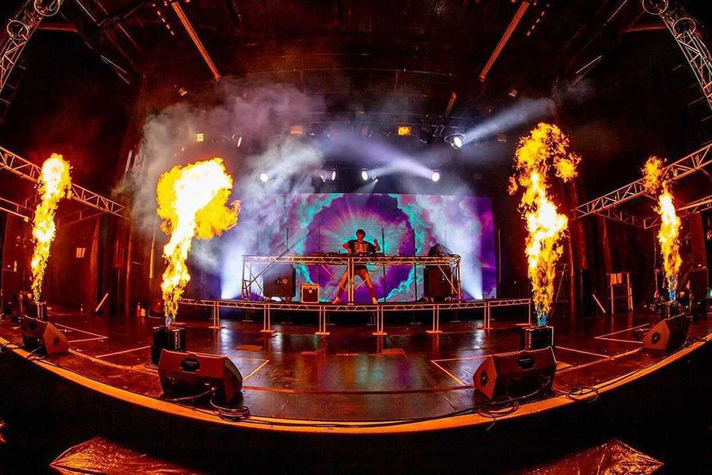 LED -экраны и техническое освещение, которое подчеркнет каждый момент!