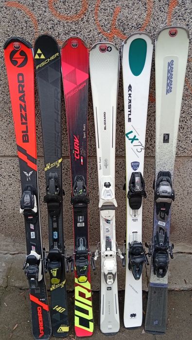 За възрастни и джуниър ски 140/142 см.