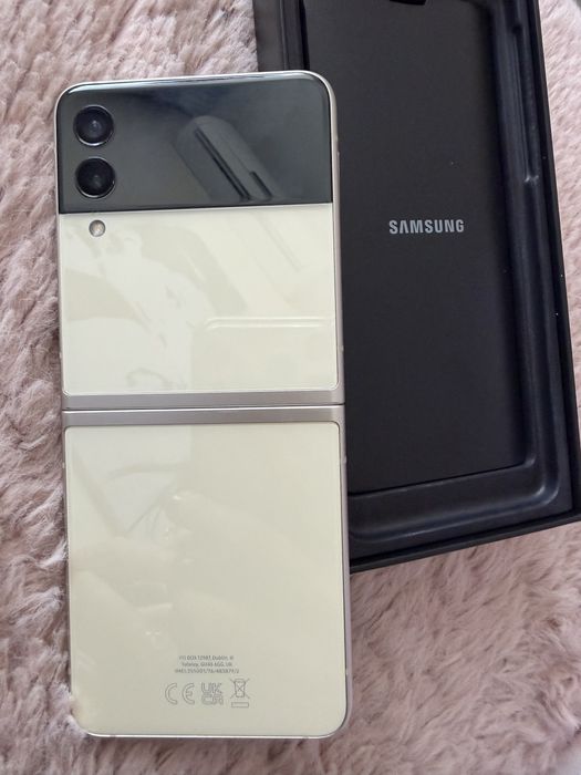 Samsung Galaxy Z Flip3 5G