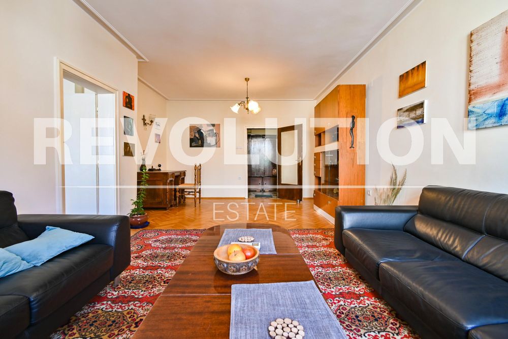 Дава се под наем Тристаен апартамент в София, Център - 135 кв.м за 1100 € - Снимка #2