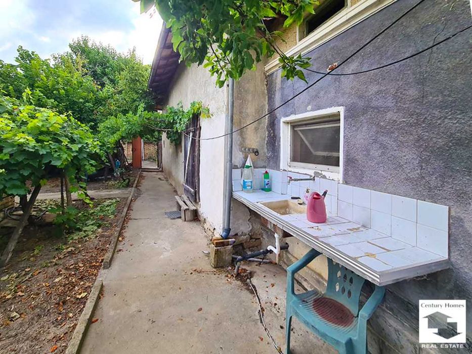 145303 ЕКСКЛУЗИВНО! Просторна къща с гараж в с. Страхилово