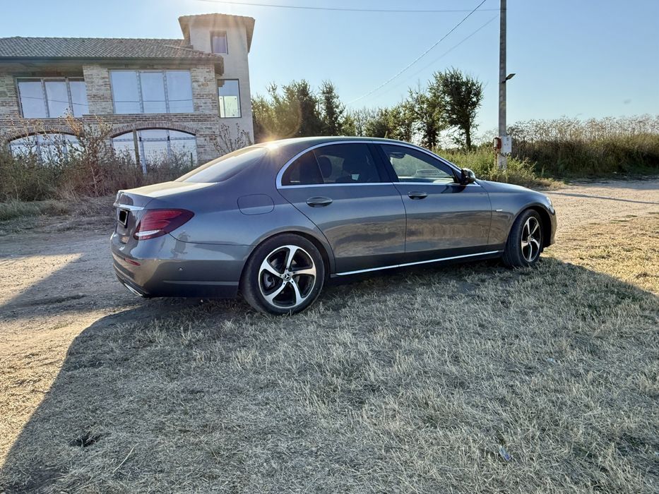 Mercedes-Benz E200 4MATIC