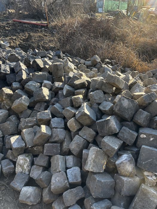 Vând Piatră cubică