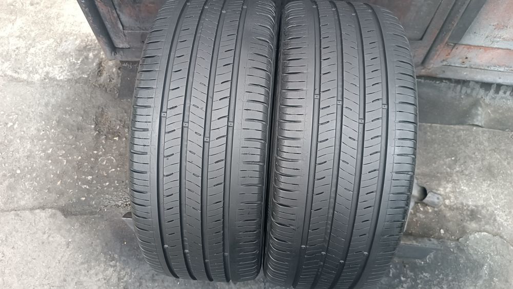 225/45/17  Kumho
