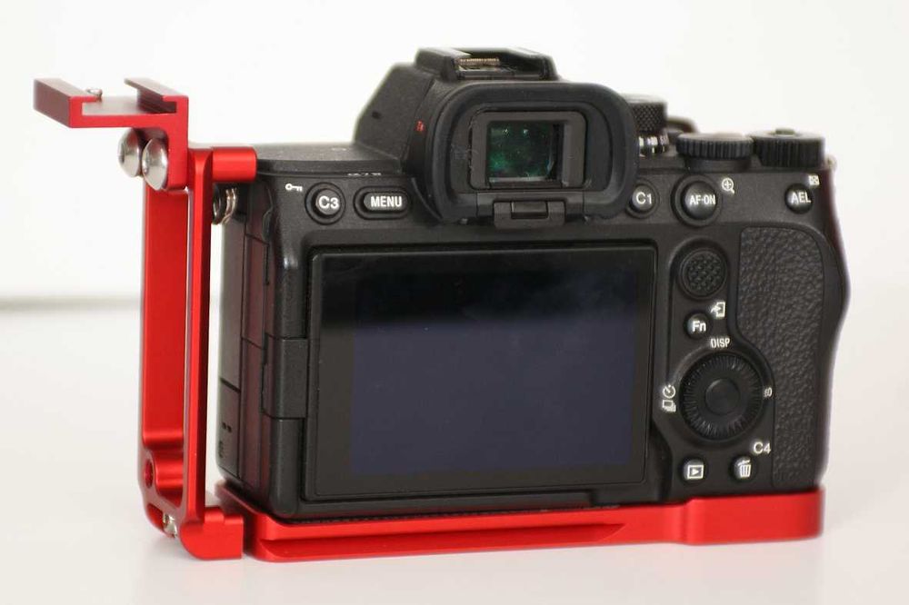 Продавам L шина за Сони А1, А7IIIS и А7 4+ стойка за закачане