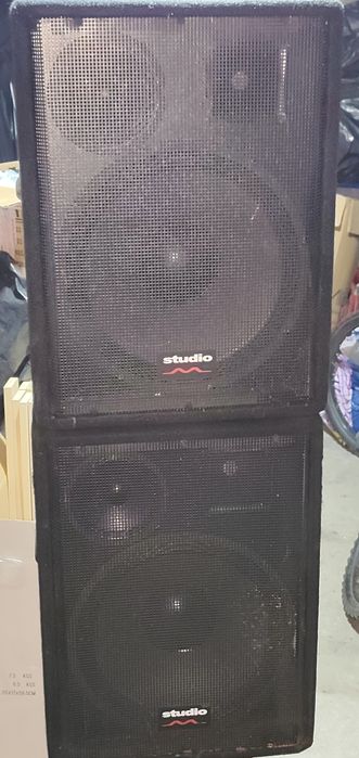 Vând Două Boxe pasive profesionale 3 cai Studio M,1600W peak.