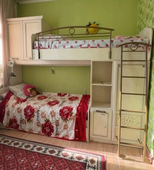 Детская двухъярусная кровать