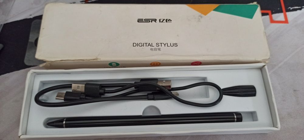 Stylus Digital ESR – Compatibil iPad/Tabletă, Stare Perfectă