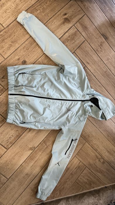 Яке тип ветровка Jordan