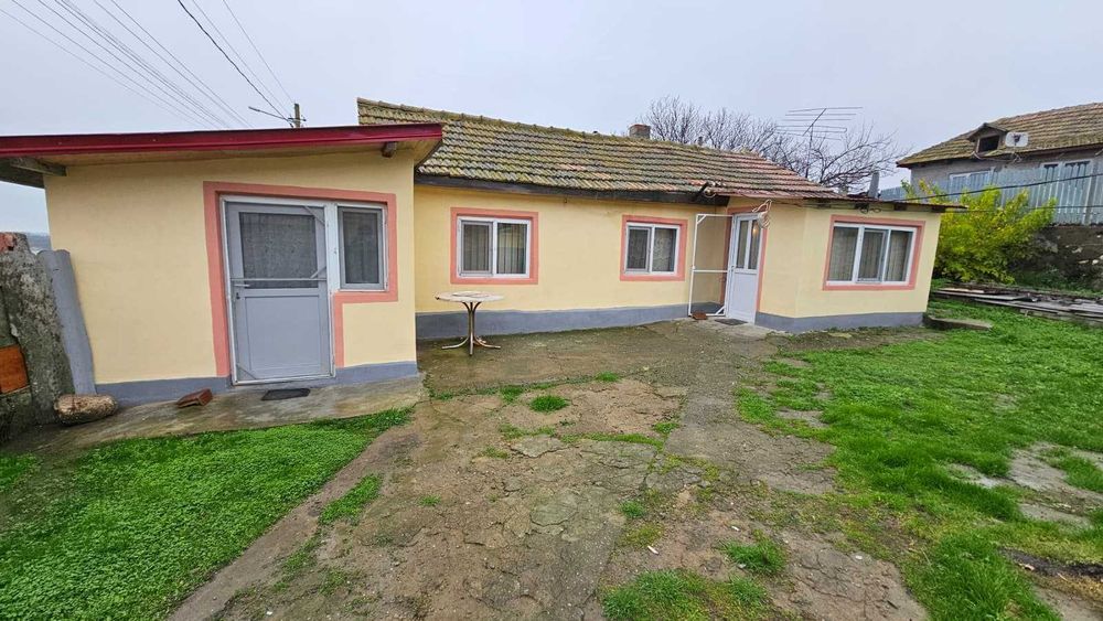 Se vinde teren cu 2 corpuri de casa Hârșova