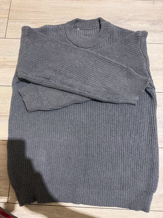 Вязанный свитер.