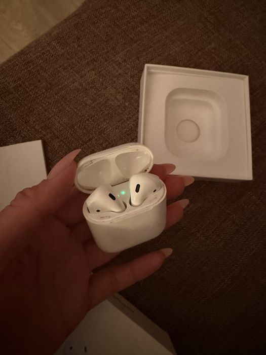 Наушники AirPods
