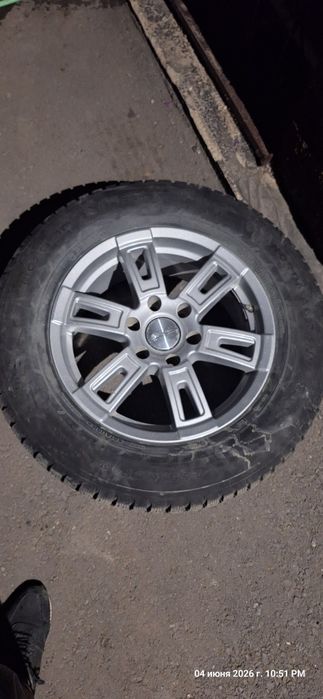 Продам шины с дисками R18
