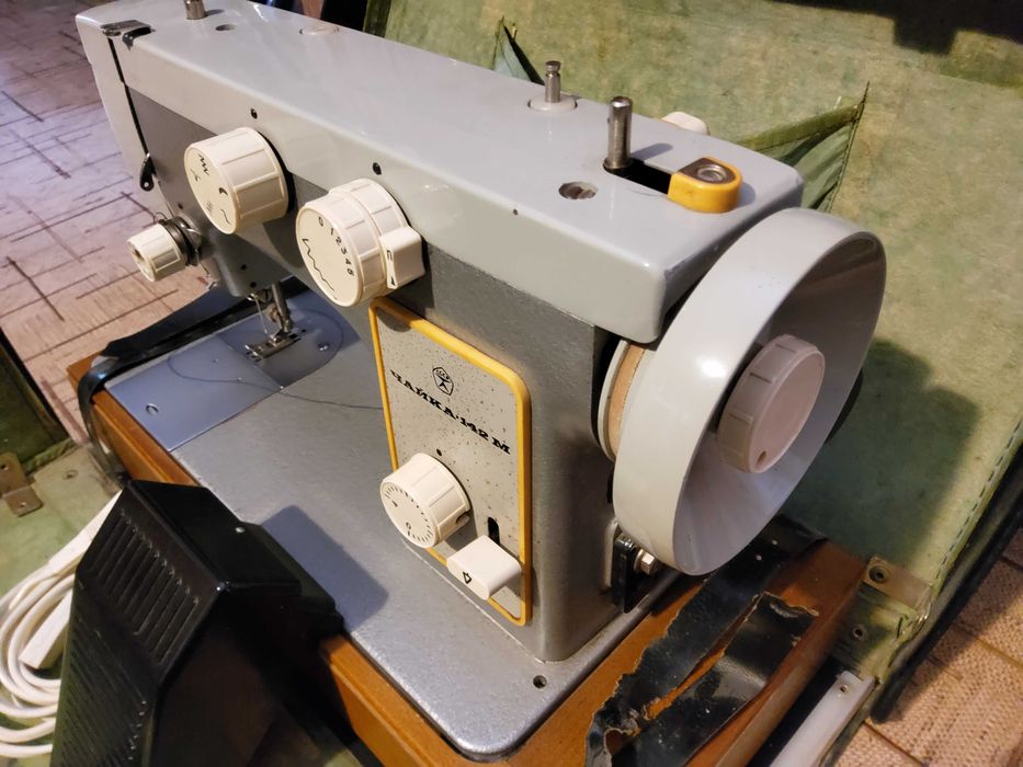 Швейная машинка Чайка 142М