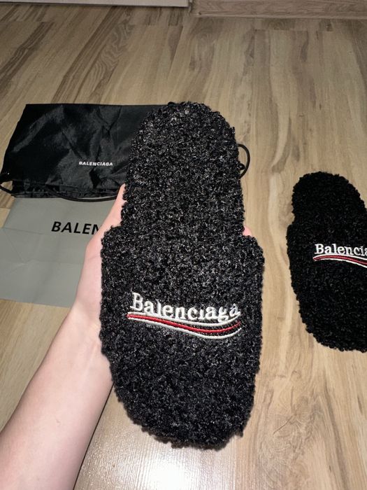 Balenciaga slides fur black