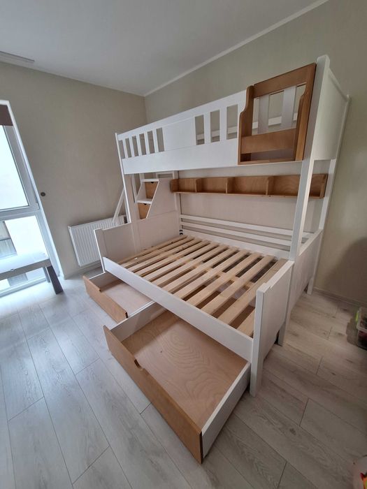 TRANSPORT GRATUIT.Pat supraetajat cu scara tip sertare.Cod 3540