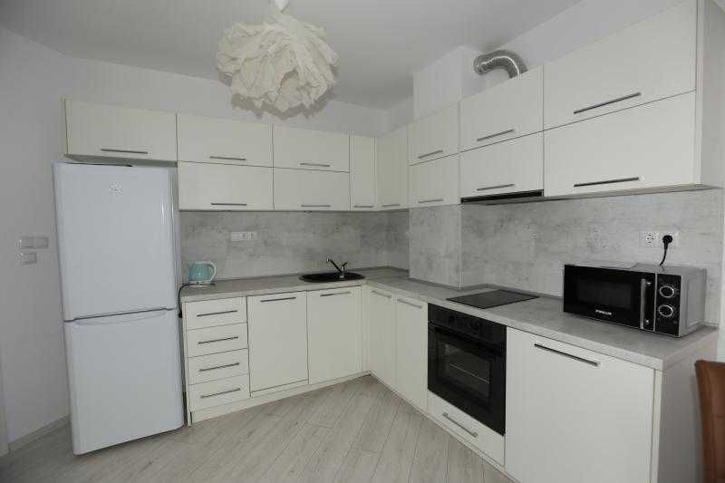 Дава се под наем Двустаен апартамент в Бургас, Лазур - 65 кв.м за 510 € - Снимка #2