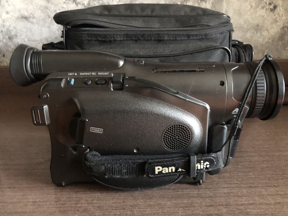 продам касетную видеокамеру panasonic