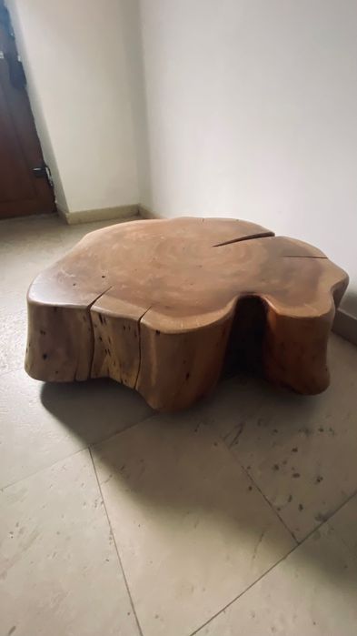Masa lemn masiv dintr-o bucată