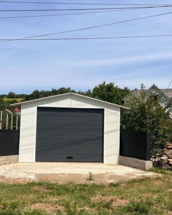 Garaje auto pe structura metalica învelite cu panouri Sandwich