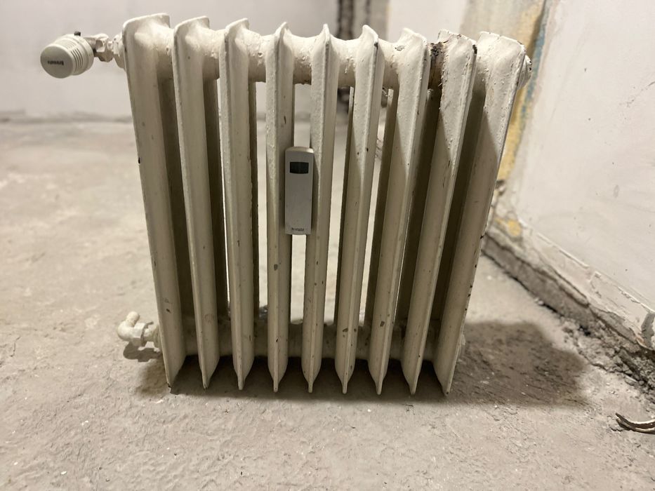 3 броя чугунени радиатори