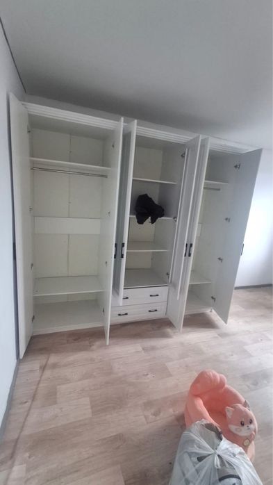 Продам  шкаф 6 дверный