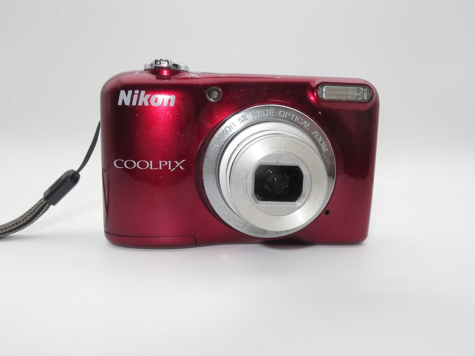 Nikon Coolpix L29 ултра компактен цифров фотоапарат, дигитална камера в лачено червен цвят, отлично състояние, работи перфектно!