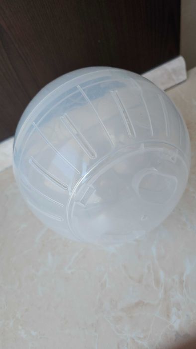 Прогулочный шар для хомяка. Диаметр - 18см.