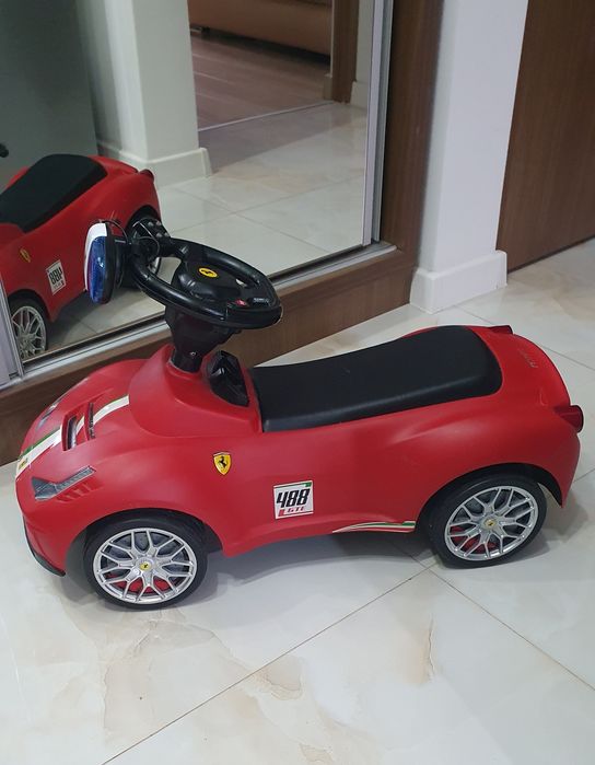 Mașinuța roșie Ferrari pt copii