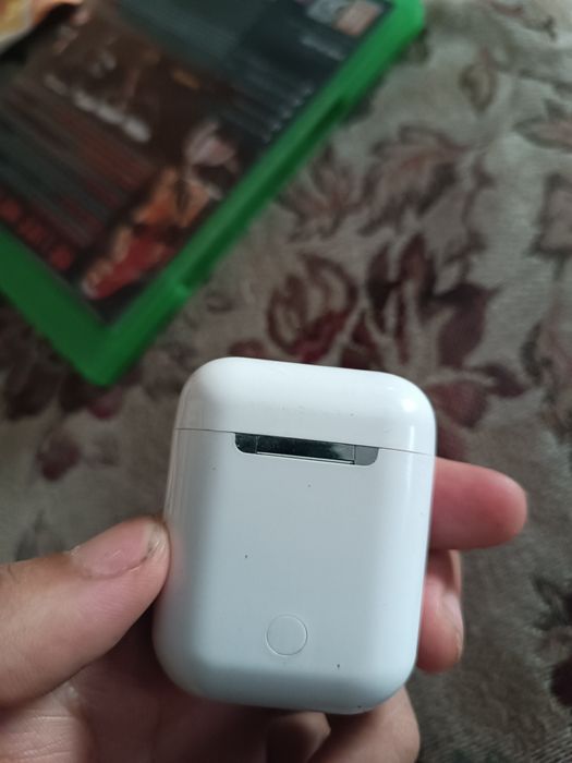 Vând joc nou nouț și căști Apple