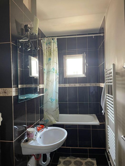 Vând garsonieră zona M-uri !