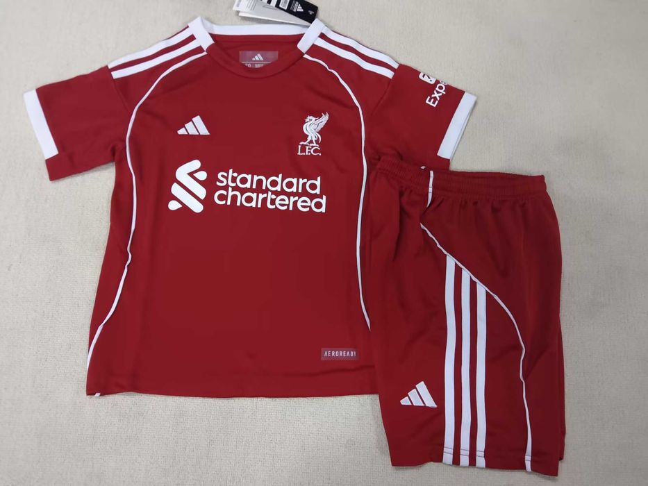 Детски футболни екипи Nike Adidas 2025/2026