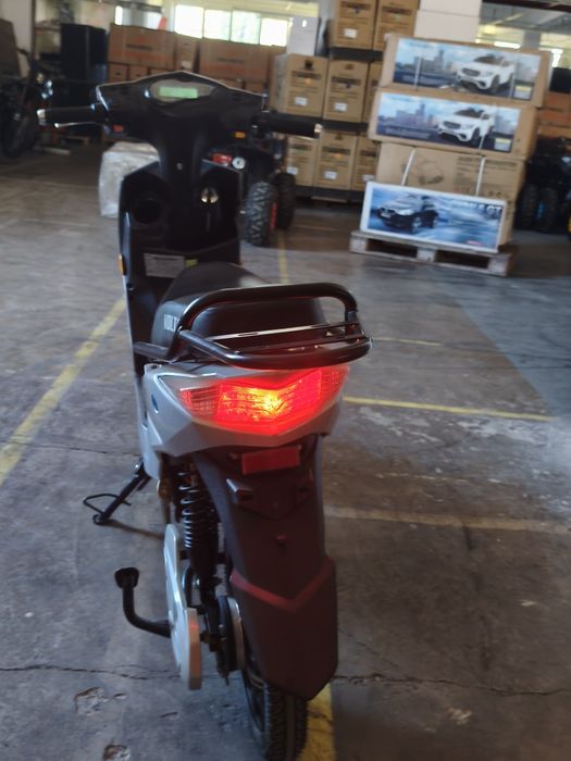 Scuter Electric Z-Tech Warrior 900W 48V Fara Carnet
Scuter Electric Z-Tech Warrior 900W 48V Fara Carnet